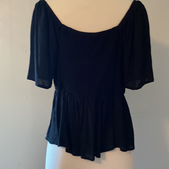 NWT Back of bodice is elasticized. Scoop neck, can be worn on/off shoulder - Picture 4 of 5